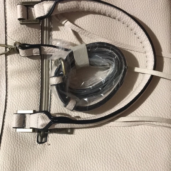 G.H. Bass & Co. Pocketbook NWT - Picture 4 of 5